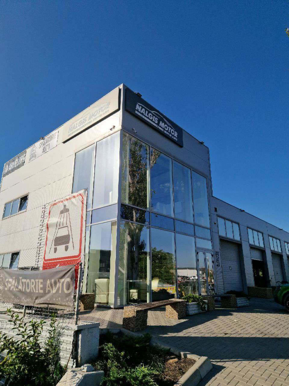 Exteriorul clădirii Nalgis Motor